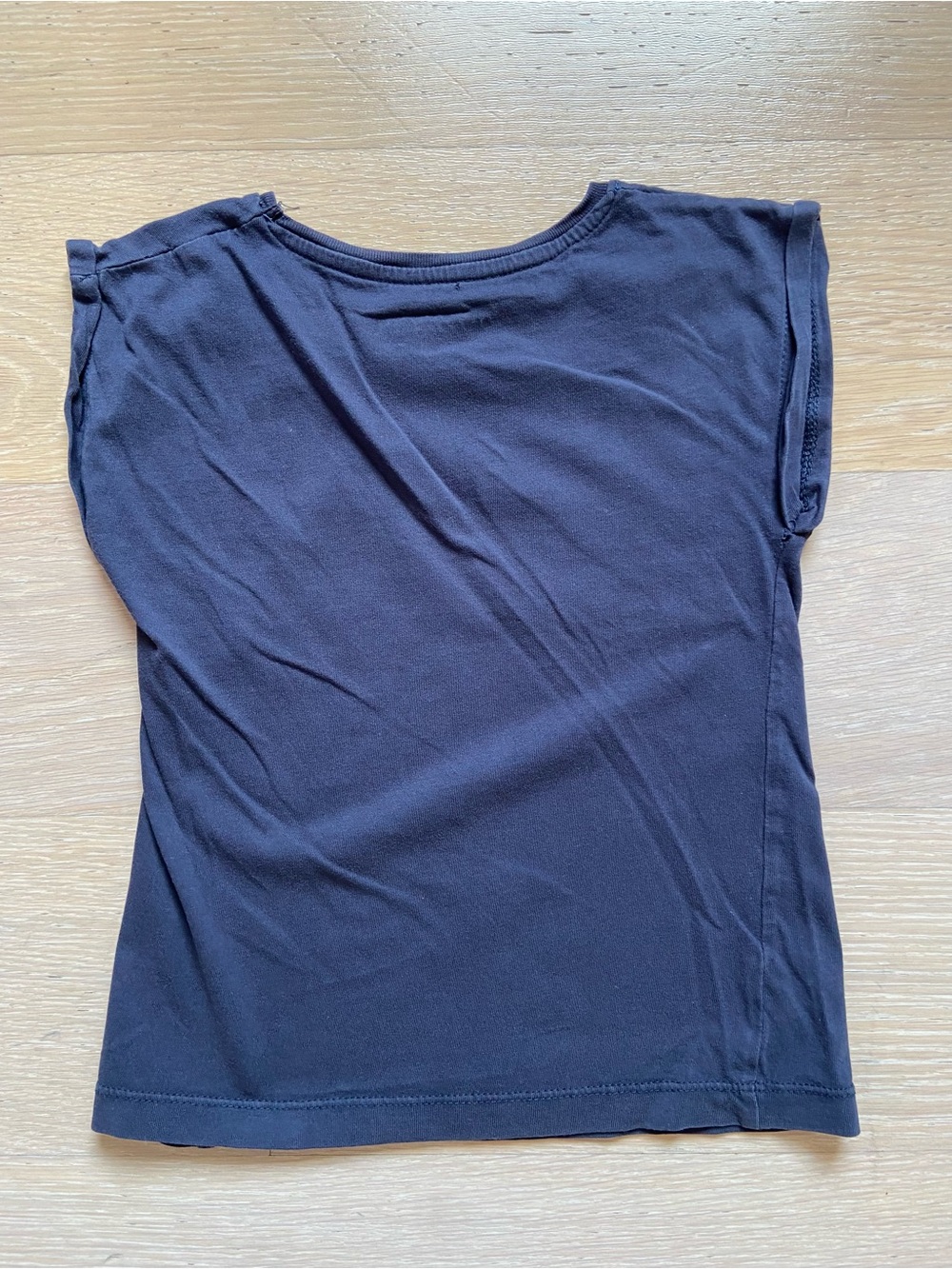 Kids Black Short-Sleeve Tee with Blue Fish Print - Picture 3 of 3